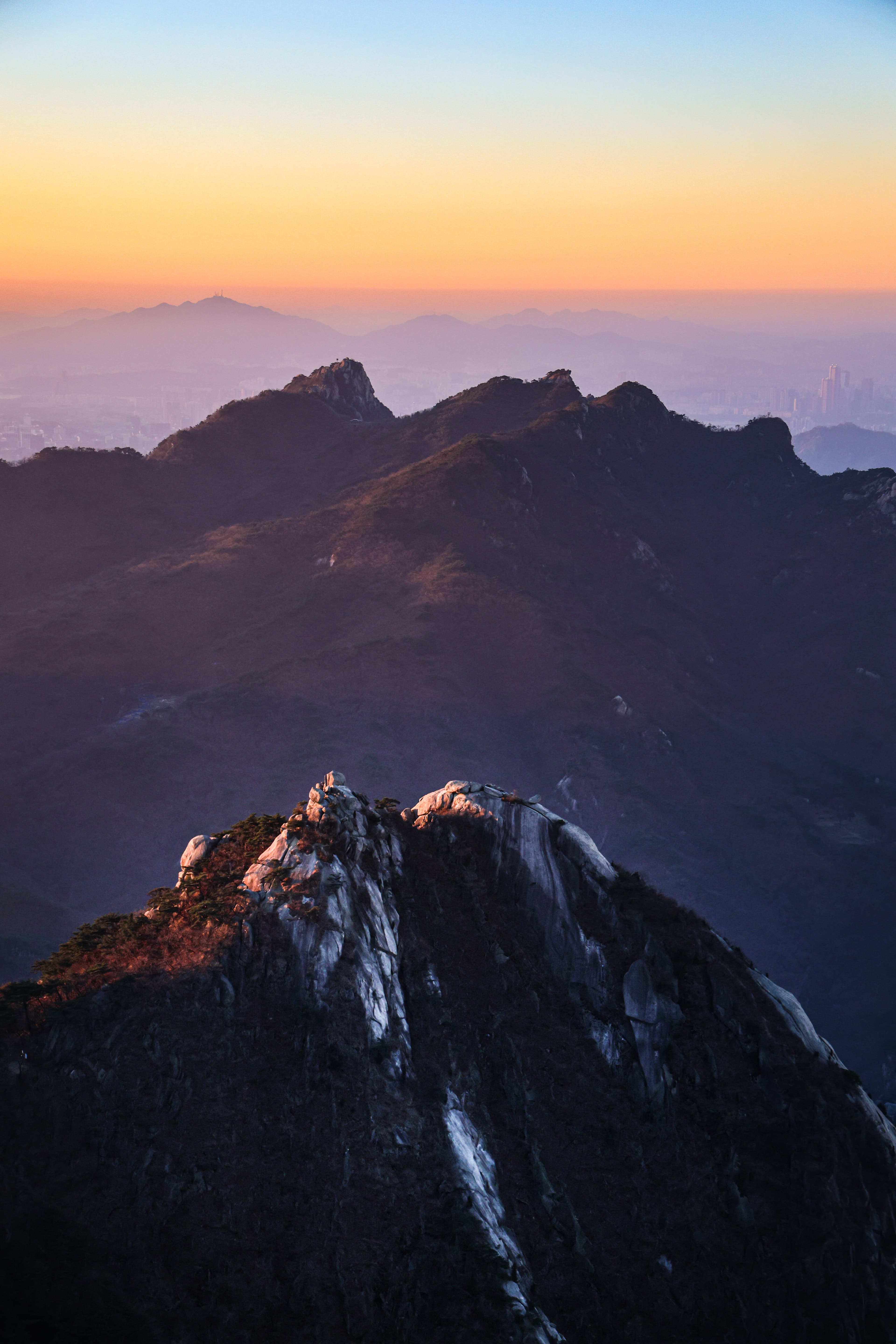 在20岁的第一天看到了首尔最高的日出，就在北汉山上