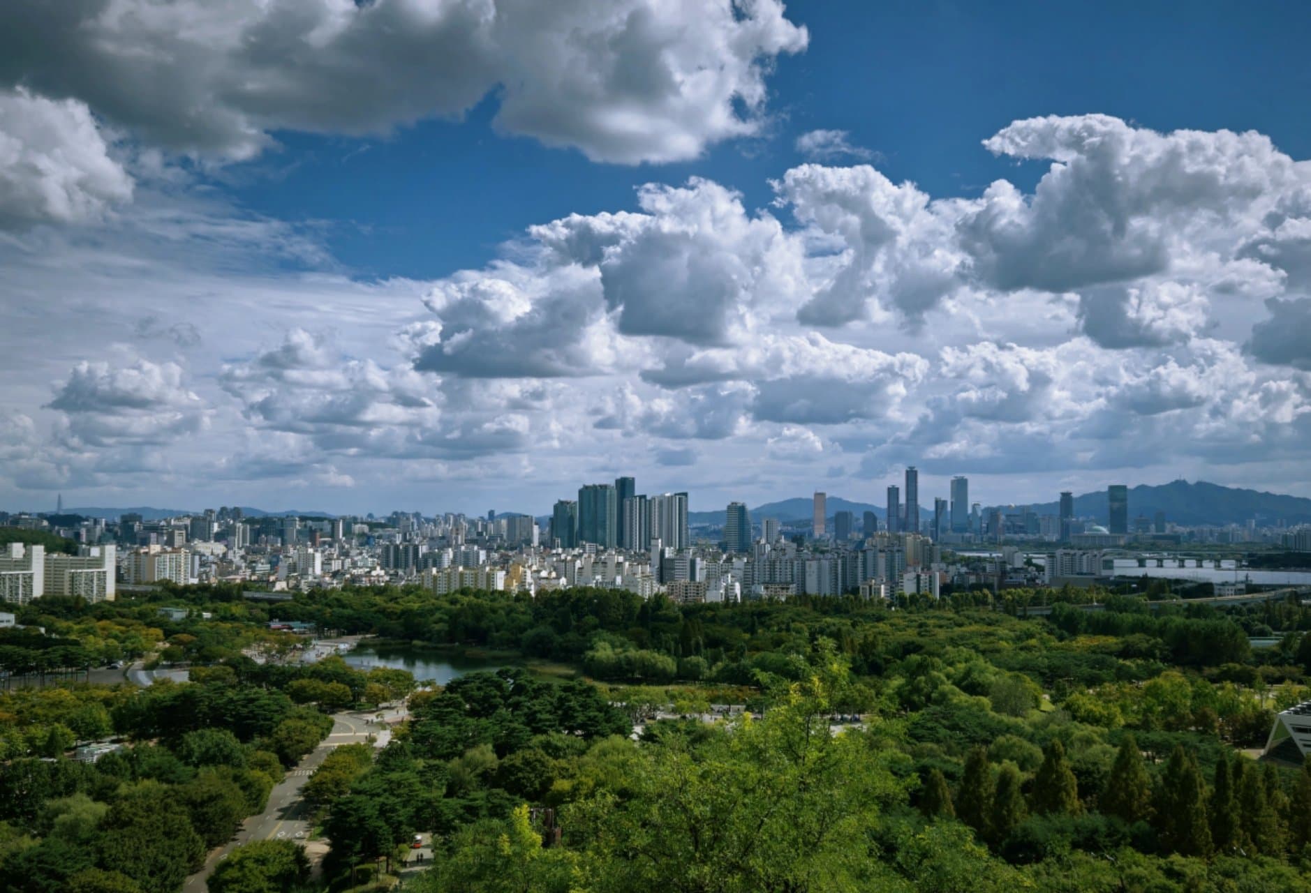 和朋友一起约爬天空公园，天气不错^^